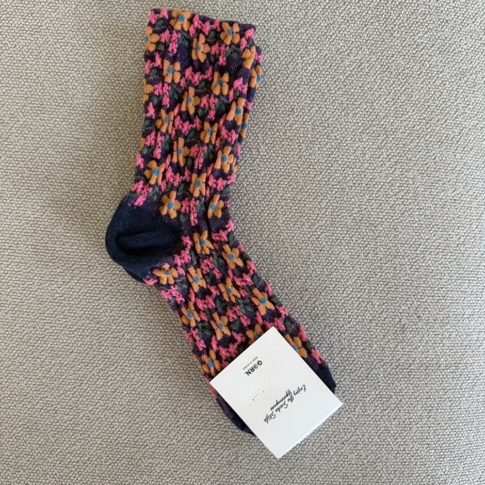 Floral Patterned Vintage Artistic Retro
Colors- Knitting Socks